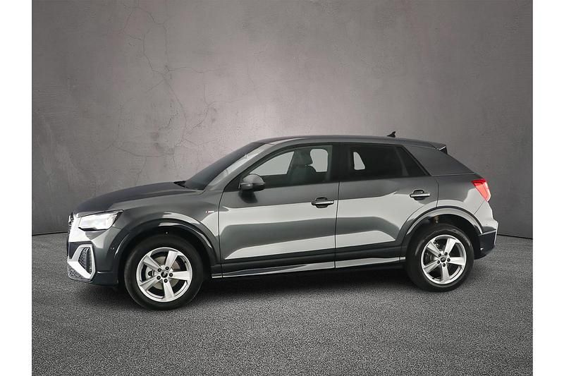 Nieuw Audi Q2 Basis 150 PK (110 kW) 2025 Daytonagrijs pareleffect SUV