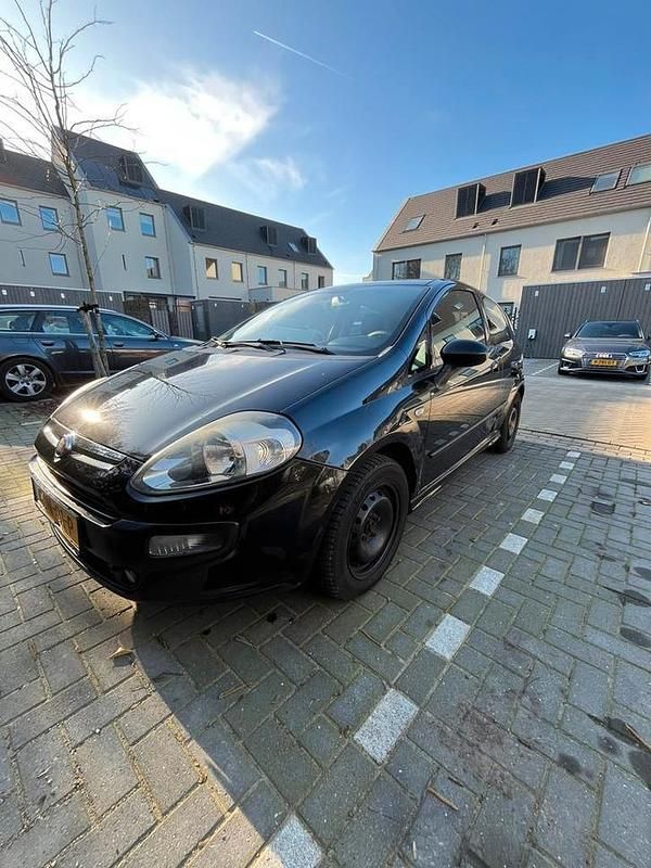 Occasion 2011 Fiat Punto | € 1.450 (Iets duurder) - Afbeelding 1/4