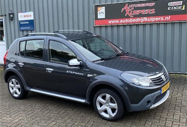 Grijs Gebruikt 2010 Dacia Sandero Stepway Hatchback | € 4.150 (Iets duurder) - Afbeelding 1/4