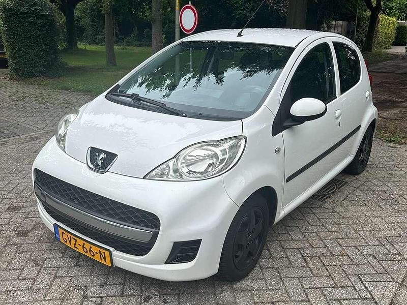 Wit Gebruikt 2011 Peugeot 107 Hatchback | € 4.150 (Eerlijke prijs) - Afbeelding 1/4