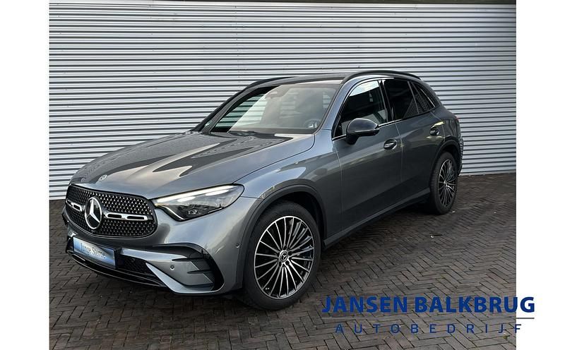 Grijs Gebruikt 2022 Mercedes GLC300e AMG line SUV | € 54.985 - Afbeelding 1/4