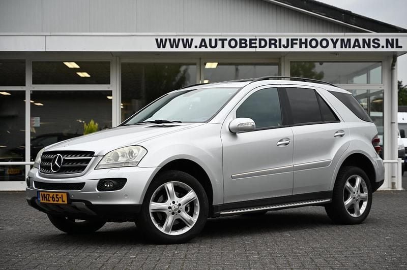 Grijs (metallic) Gebruikt 2006 Mercedes 320 | € 8.900 (Eerlijke prijs) - Afbeelding 1/4