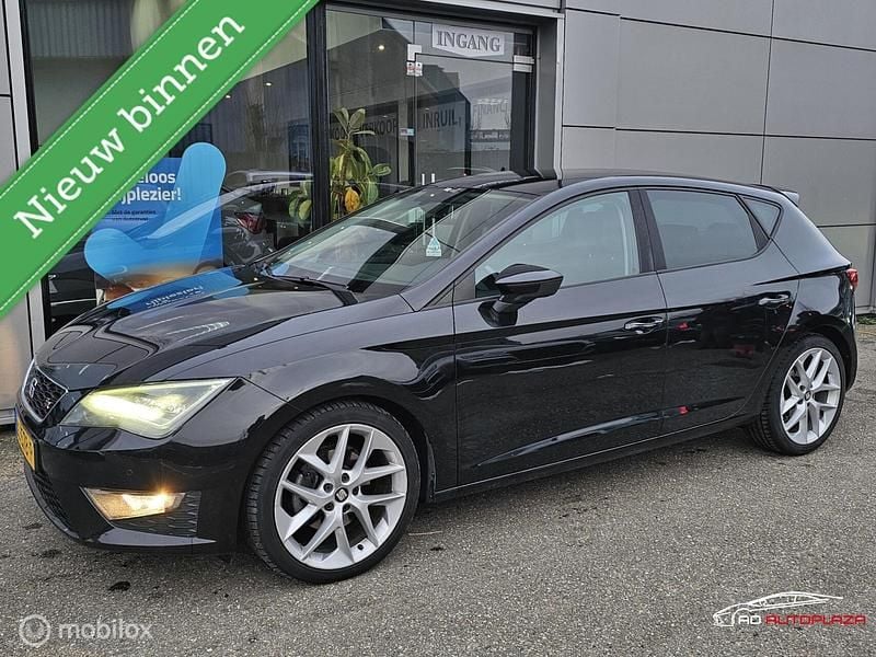 Zwart Occasion 2015 Seat Leon FR Hatchback | € 8.995 (Goede deal) - Afbeelding 1/4