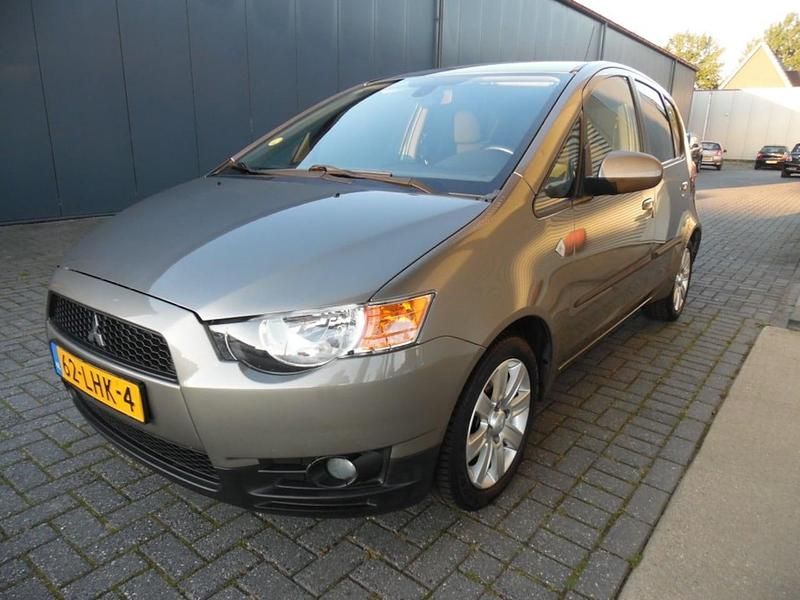 Grijs Gebruikt 2010 Mitsubishi Colt Edition Hatchback | € 5.850 (Eerlijke prijs) - Afbeelding 1/4
