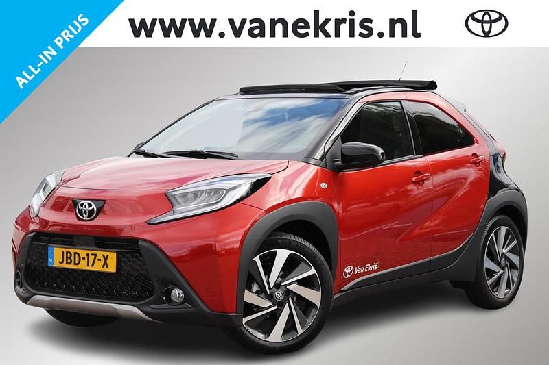 Rood Nieuw 2025 Toyota Aygo Envy Hatchback | € 25.985 - Afbeelding 1/4