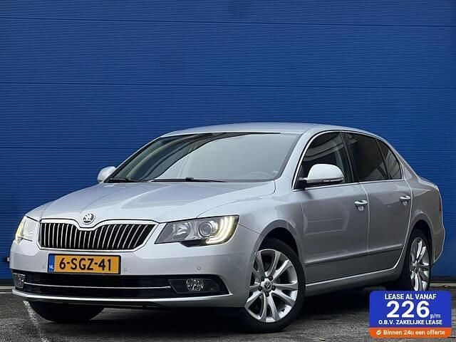 Zilver Gebruikt 2015 Skoda Superb Business Line Hatchback | € 13.949 (Goede deal) - Afbeelding 1/4