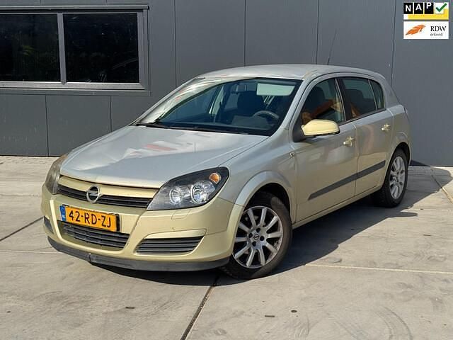 Geel Gebruikt 2005 Opel Astra Enjoy Hatchback | € 995 (Goede deal) - Afbeelding 1/4