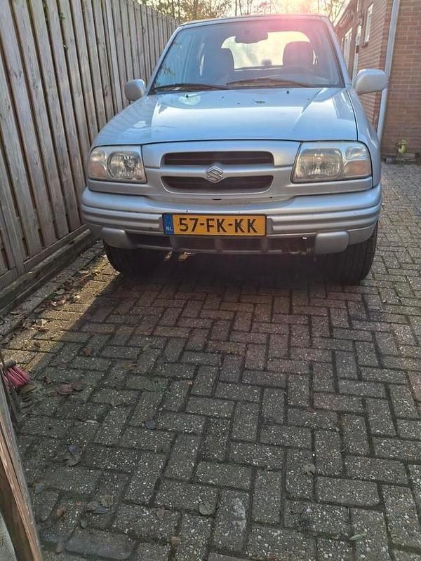 Gebruikt 2000 Suzuki Grand Vitara Cabriolet | € 3.400 (Eerlijke prijs) - Afbeelding 1/4