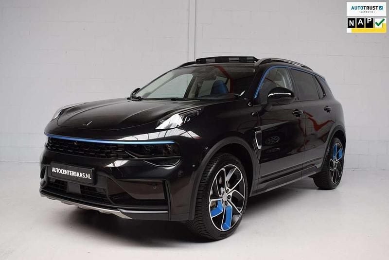 Zwart, metallic lak Gebruikt 2022 Lynk & Co 01 SUV | € 23.245 (Goede deal) - Afbeelding 1/4