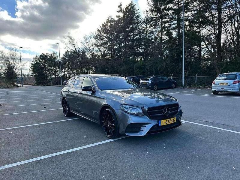Grijs Gebruikt 2017 Mercedes E400 Premium Plus Stationwagen | € 29.900 - Afbeelding 1/4