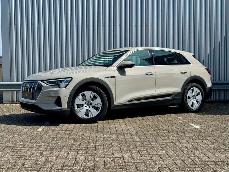 Beige, metallic lak Gebruikt 2019 Audi e-tron SUV | € 24.900 (Super prijs) - Afbeelding 1/4