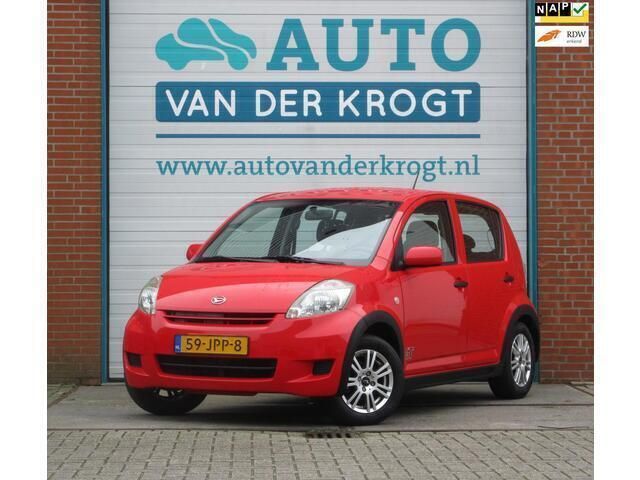 Rood Gebruikt 2009 Daihatsu Sirion Hatchback | € 3.795 (Eerlijke prijs) - Afbeelding 1/4