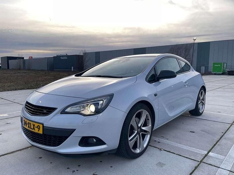 Zilver Occasion 2012 Opel Astra GTC Sport Hatchback | € 6.200 (Eerlijke prijs) - Afbeelding 1/4