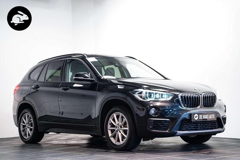 Zwart, metallic lak Gebruikt 2019 BMW X1 Comfort Edition SUV | € 22.900 (Goede deal) - Afbeelding 1/4