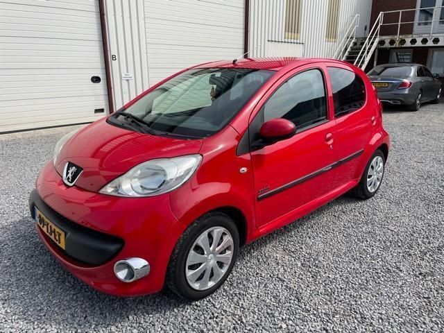 Rood Gebruikt 2006 Peugeot 107 Hatchback | € 3.895 (Duur) - Afbeelding 1/4