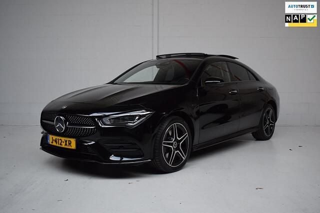 Zwart Gebruikt 2020 Mercedes CLA250 Business Sedan | € 29.845 (Eerlijke prijs) - Afbeelding 1/4