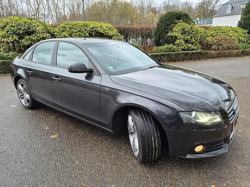 Grijs (metallic) Gebruikt 2009 Audi A4 Proline Sedan | € 4.350 (Super prijs) - Afbeelding 1/4