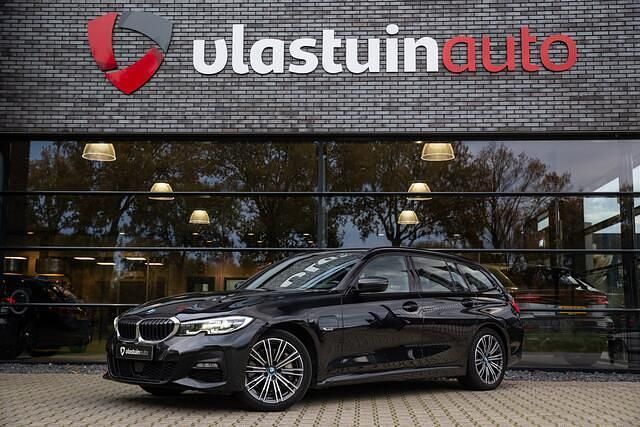 Zwart Gebruikt 2022 BMW 330 Executive Stationwagen | € 27.950 (Super prijs) - Afbeelding 1/4