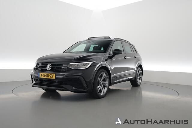 Zwart Occasion 2023 VW Tiguan R-line SUV | € 39.800 (Goede deal) - Afbeelding 1/3