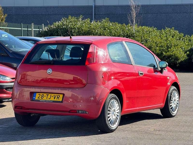 Occasion Fiat Grande Punto 65 PK (47 kW) 2006 Rood (metallic) Hatchback