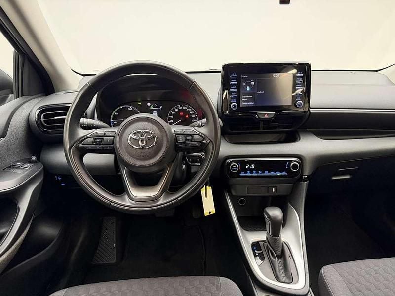 Occasion Toyota Yaris Hybrid Active 116 PK (85 kW) 2021 Grijs Hatchback