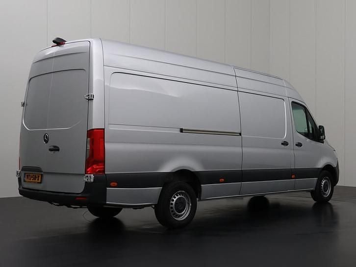 Occasion Mercedes Sprinter 150 PK (110 kW) 2023 Zilver Van