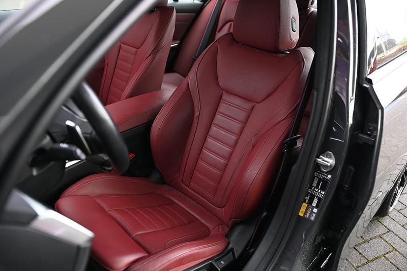 Occasion BMW 330e Executive 292 PK (214 kW) 2024 Grijs Sedan