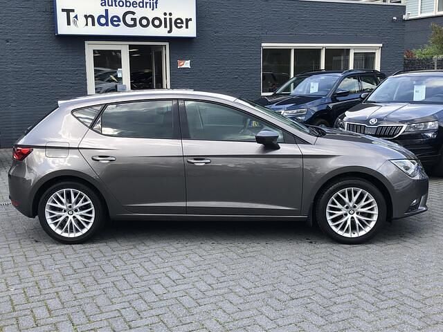 Occasion Seat Leon Business 110 PK (80 kW) 2017 Grijs Hatchback