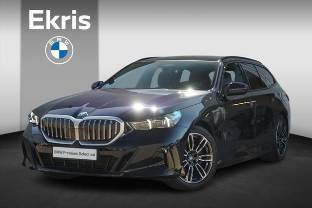 Zwart, metallic lak Nieuw 2025 BMW 530e M Sport Stationwagen | € 68.900 (Super prijs) - Afbeelding 1/4