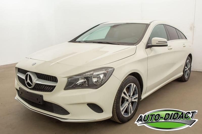 Wit Occasion 2017 Mercedes CLA180 Shooting Brake Stationwagen | € 9.800 - Afbeelding 1/4