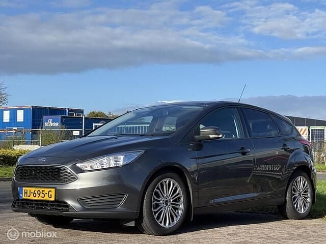 Grijs Gebruikt 2015 Ford Focus Trend Hatchback | € 7.900 (Goede deal) - Afbeelding 1/4