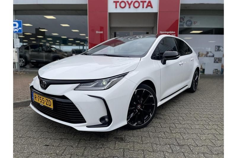 Wit Gebruikt 2023 Toyota Corolla Sport Sedan | € 25.090 (Eerlijke prijs) - Afbeelding 1/1
