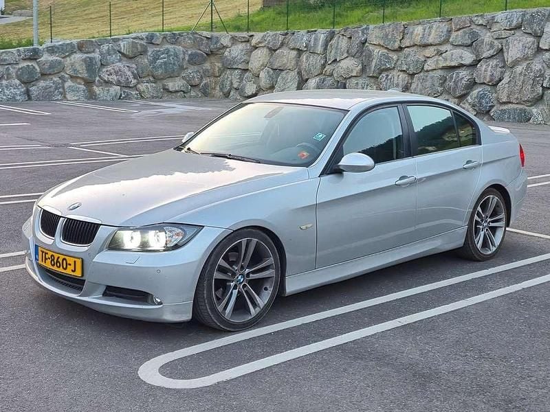 Zilver Gebruikt 2007 BMW 320 Executive Sedan | € 4.495 (Eerlijke prijs) - Afbeelding 1/4
