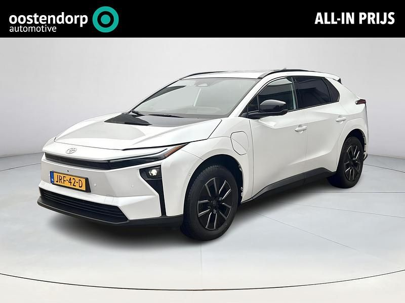 Wit Occasion 2025 Toyota bZ4X Executive SUV | € 50.950 - Afbeelding 1/4