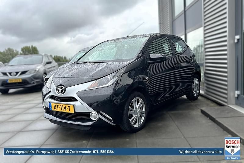 Zwart Gebruikt 2017 Toyota Aygo X-clusiv Hatchback | € 8.950 (Eerlijke prijs) - Afbeelding 1/4