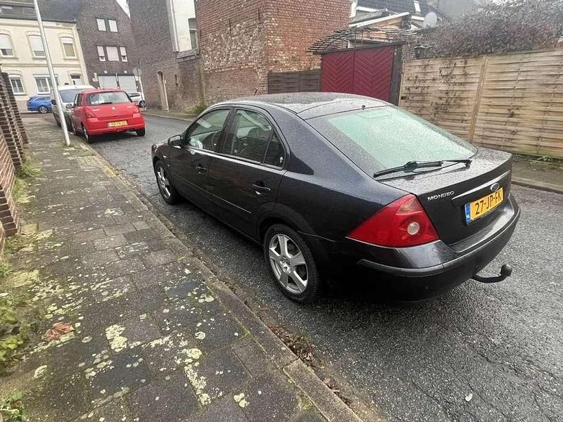 Occasion Ford Mondeo Ghia 170 PK (125 kW) 2002 Zwart Sedan