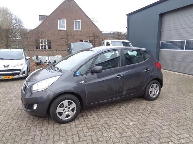 Grijs (metallic) Gebruikt 2012 Kia Venga Plus Hatchback | € 5.750 (Eerlijke prijs) - Afbeelding 1/4