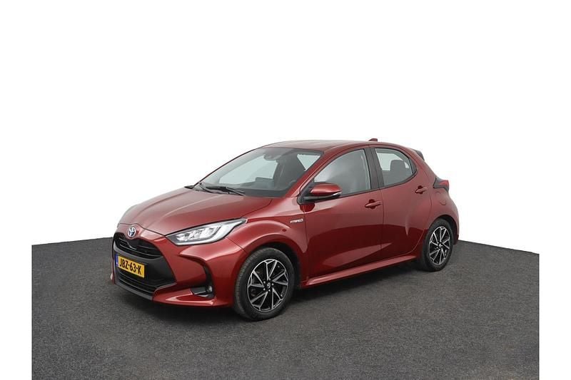 Rood Gebruikt 2020 Toyota Yaris Hybrid Hatchback | € 21.450 (Iets duurder) - Afbeelding 1/1