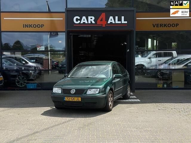 Groen Gebruikt 2001 VW Bora Trendline Sedan | € 949 - Afbeelding 1/4