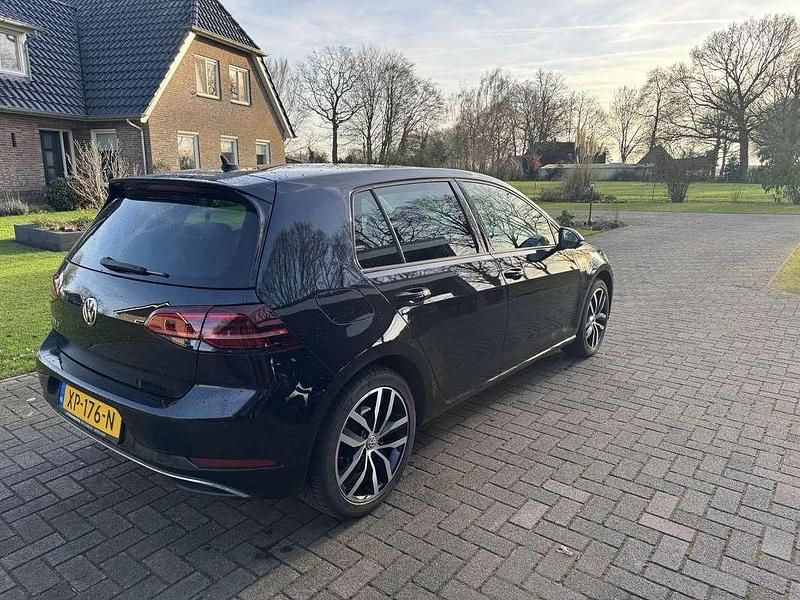 Zwart Occasion 2019 VW e-Golf Hatchback | € 12.950 (Goede deal) - Afbeelding 1/4