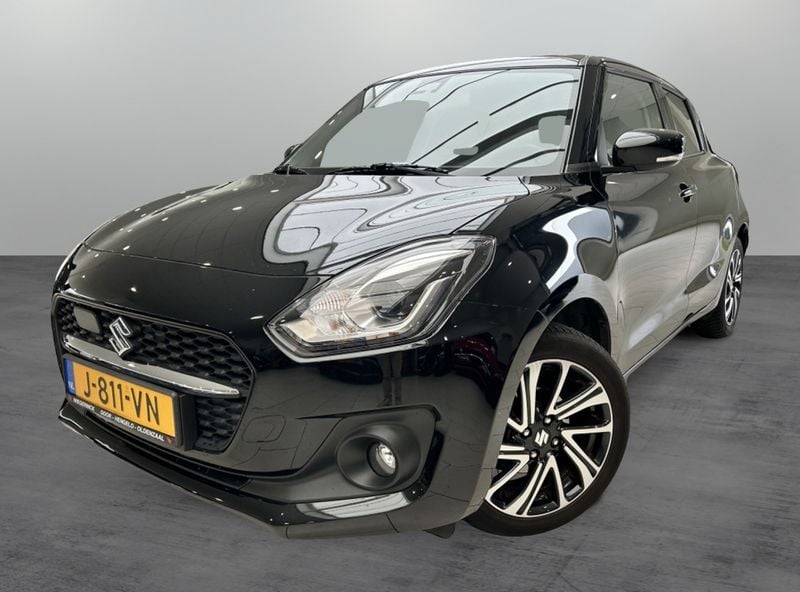 Zwart Gebruikt 2020 Suzuki Swift Style Hatchback | € 15.399 (Eerlijke prijs) - Afbeelding 1/4