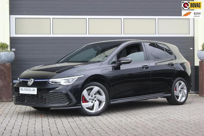 Zwart Occasion 2022 VW Golf VIII GTE Hatchback | € 21.900 (Super prijs) - Afbeelding 1/4