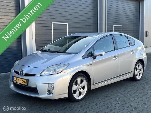 Grijs (metallic) Gebruikt 2010 Toyota Prius Hatchback | € 5.595 (Goede deal) - Afbeelding 1/4