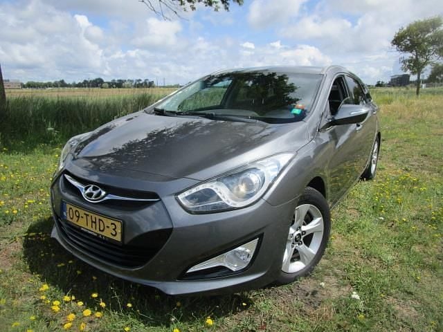 Grijs Gebruikt 2012 Hyundai i40 Edition Stationwagen | € 4.950 (Eerlijke prijs) - Afbeelding 1/4