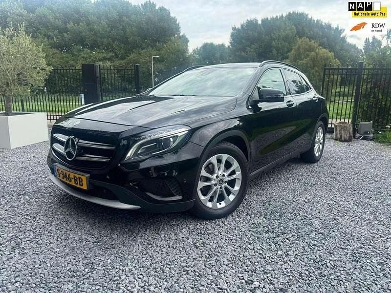 Zwart Gebruikt 2016 Mercedes GLA200 AMG line SUV | € 14.950 (Super prijs) - Afbeelding 1/4