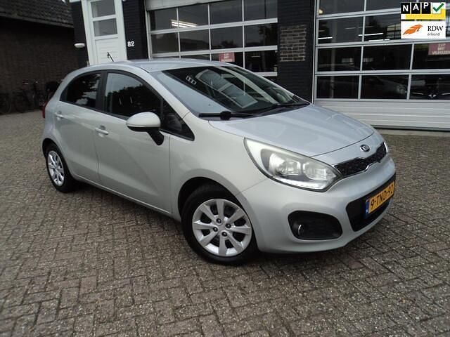 Beige Gebruikt 2014 Kia Rio Plus Hatchback | € 4.250 (Eerlijke prijs) - Afbeelding 1/4