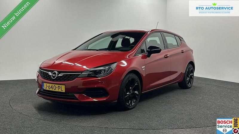 Rood Occasion 2020 Opel Astra Edition Hatchback | € 13.499 (Eerlijke prijs) - Afbeelding 1/4
