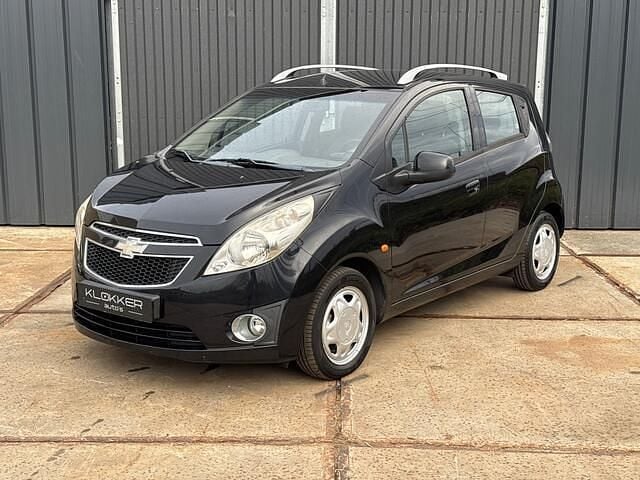 Zwart (metallic) Gebruikt 2011 Chevrolet Spark LS Hatchback | € 2.950 (Eerlijke prijs) - Afbeelding 1/4