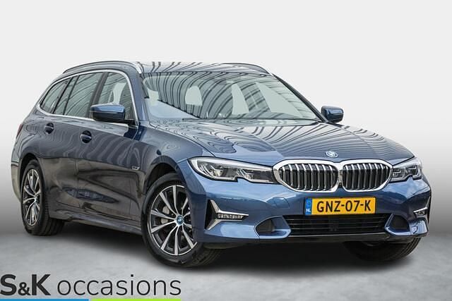 Blauw Gebruikt 2022 BMW 330 Basis Stationwagen | € 35.950 (Goede deal) - Afbeelding 1/4