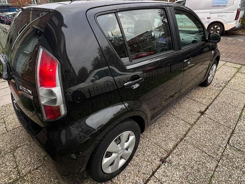 Occasion Daihatsu Sirion 69 PK (50 kW) 2008 Zwart Hatchback